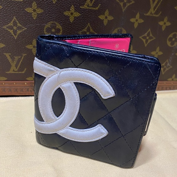 CHANEL Handbags - 🖤 Sale 🖤 Chanel wallet